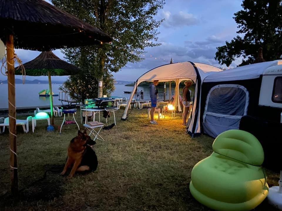 Camping Village Punta Navaccia Tuoro sul Trasimeno Εξωτερικό φωτογραφία